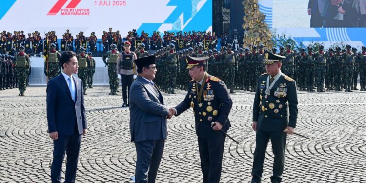 Prabowo Pimpin Upacara Bhayangkara, Dorong Polisi Dekat Rakyat