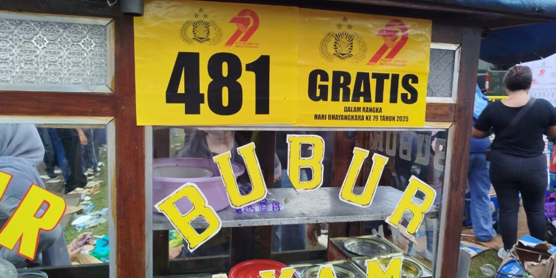 Bubur Gratis dan Layanan Publik di HUT Bhayangkara