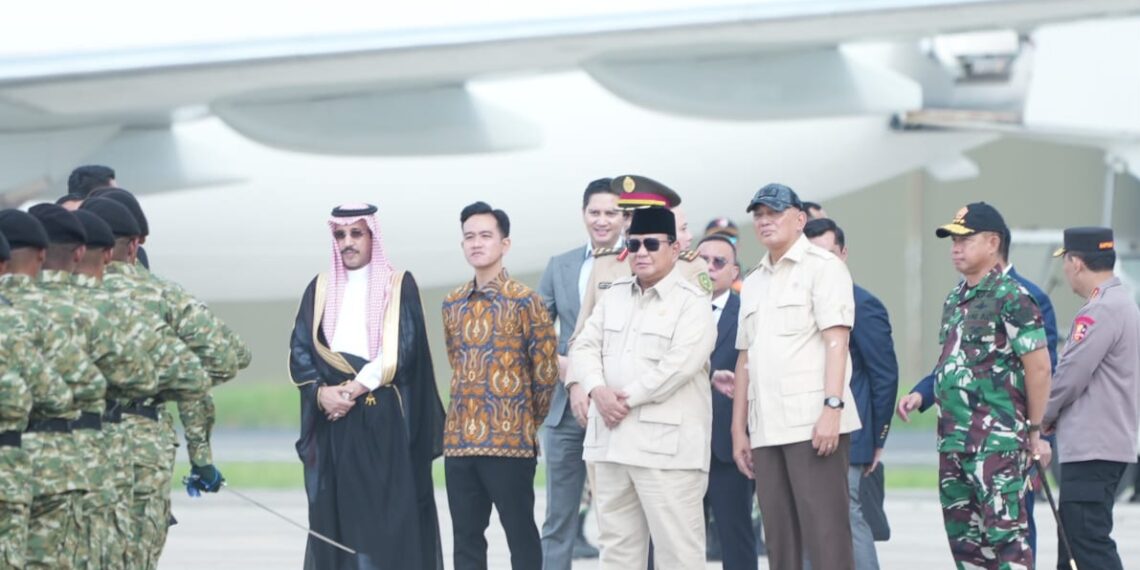 Panglima TNI Dampingi Presiden RI Tinjau Kesiapan Kontingen Parade Dan Defile Untuk Prancis