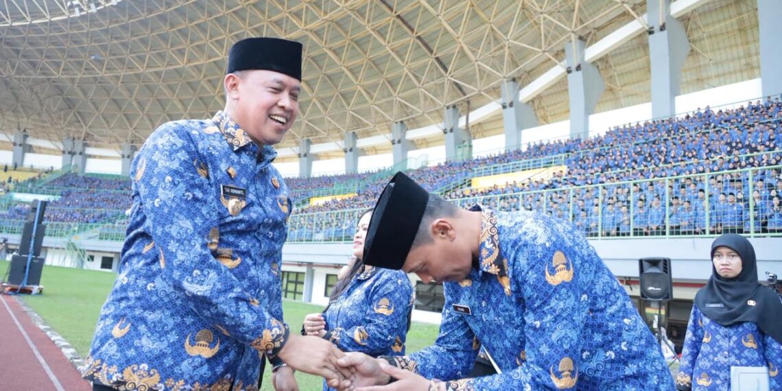 Bekasi Cetak Sejarah, 7.969 PPPK Dilantik Serentak di Stadion Patriot