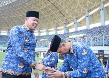 Bekasi Cetak Sejarah, 7.969 PPPK Dilantik Serentak di Stadion Patriot
