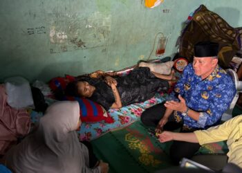 Tri Adhianto Datangi Rumah Ratih, Beri Bantuan Pendidikan dan Rumah