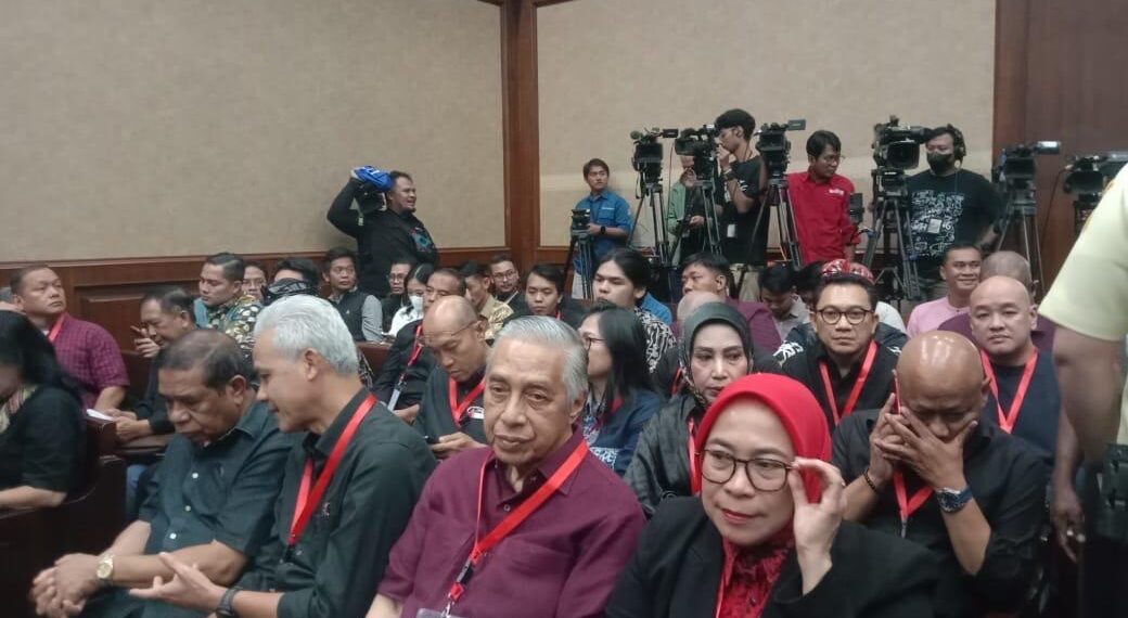 Sidang Pembacaan Tuntutan Hasto Dihadiri Ganjar Pranowo