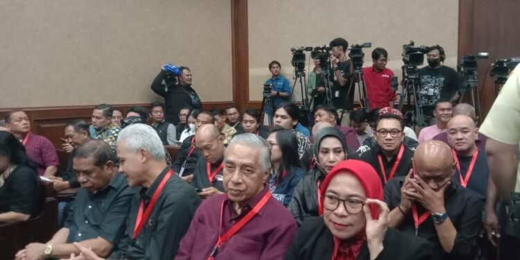 Sidang Pembacaan Tuntutan Hasto Dihadiri Ganjar Pranowo