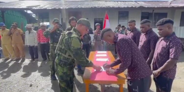 Empat Mantan Anggota OPM Berikrar Setia Kembali ke Pangkuan Ibu Pertiwi