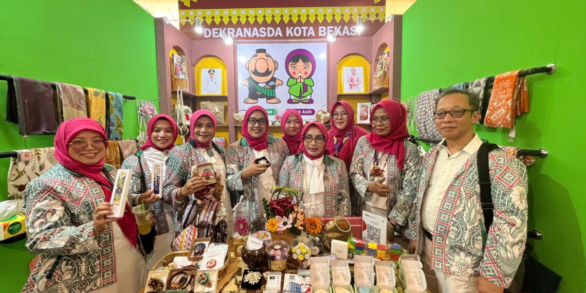 Produk Bekasi Ramaikan HUT Dekranas ke-45, Wiwiek Dorong UMKM Naik Kelas