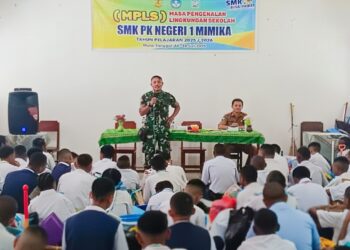 Babinsa Koramil Kuala Kencana Berikan Materi Wawasan Kebangsaan Kepada Siswa-Siswi SMK Dalam Masa MPLS