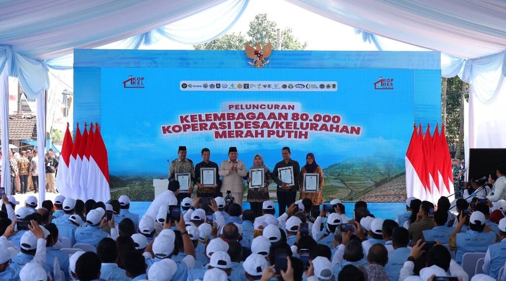 Panglima TNI Dampingi Presiden RI Luncurkan 80.000 Koperasi Desa Merah Putih