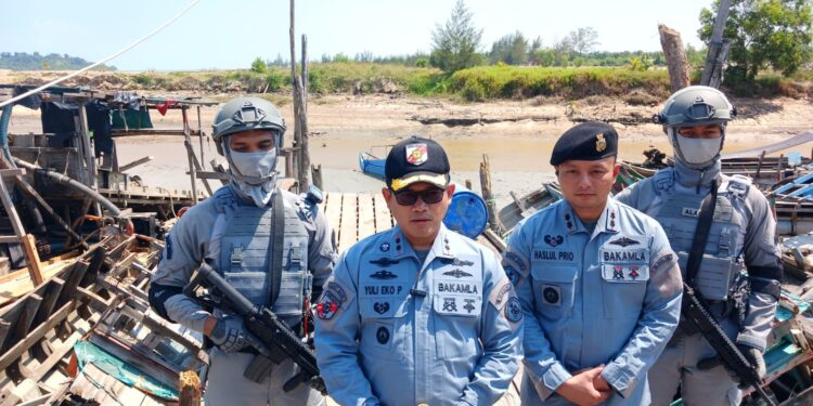 Bakamla RI Tertibkan 35 Ponton Tambang Pasir Timah Ilegal di Perairan Bangka Barat