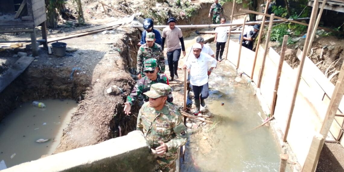 Satgas TMMD Kodim 1506/Namlea Bangun Reol/Drainase Raksasa di Desa Waenono