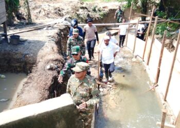 Satgas TMMD Kodim 1506/Namlea Bangun Reol/Drainase Raksasa di Desa Waenono