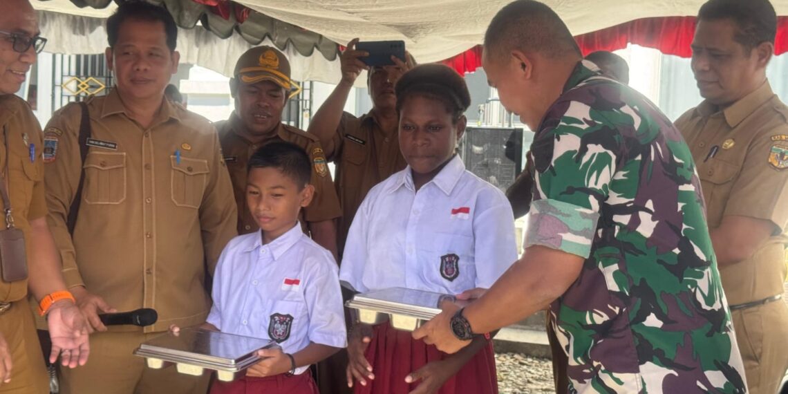 Dandim Mimika Hadiri Launching Program Makan Bergizi Gratis di SD Nawaripi