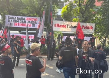 Aksi Damai, Ribuan Massa Dukung Hasto Kristiyanto di Pengadilan Tipikor Jakarta