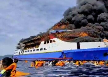 Insiden KM Barcelona 5 Terbakar, Puluhan Penumpang Dievakuasi ke Likupang