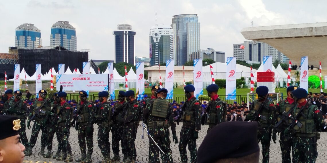 Meriah, HUT Bhayangkara ke-79 Suguhkan Makan Gratis dan Atraksi Terjun Payung