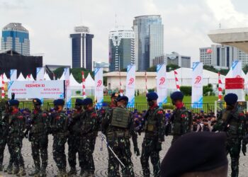 Meriah, HUT Bhayangkara ke-79 Suguhkan Makan Gratis dan Atraksi Terjun Payung