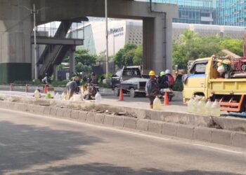 Jalan Raya Bekasi Macet, Perbaikan Depan United Tractors Memakan Badan Jalan
