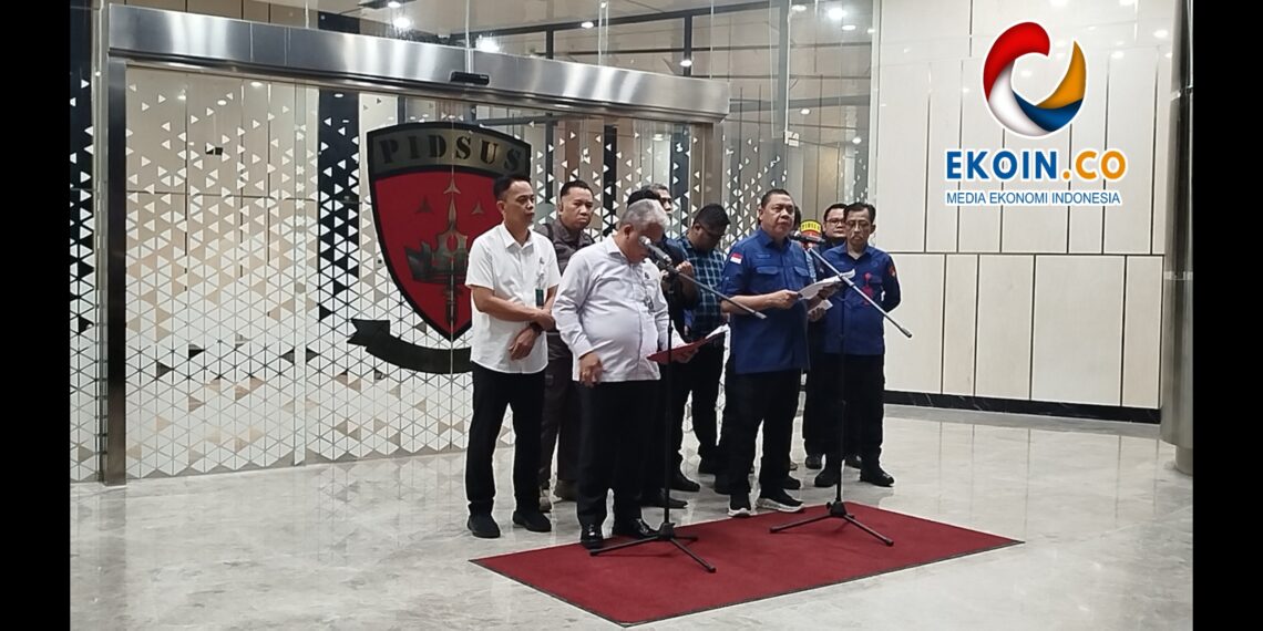 Kasus Korupsi Pertamina 9 Tersangka di Tahan, Kerugian Capai Rp285 Triliun.