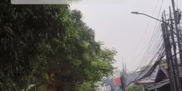 Padat! Jalan Sumur Batu Macet Parah di Hari Pertama Masuk Sekolah