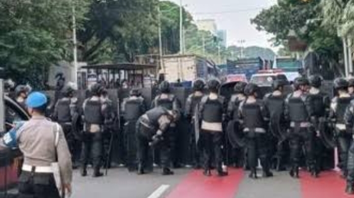 Ratusan Truk Blokade Monas, Audiensi Deadlock