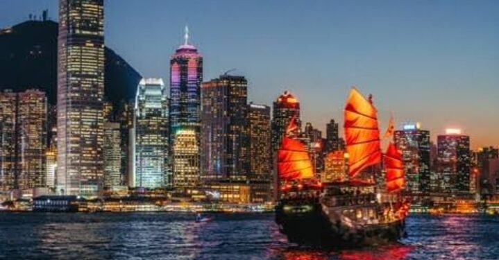 Tumbler Terjatuh, Turis Indonesia Ditahan Polisi