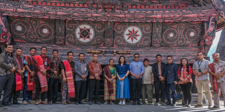 Wisata Danau Toba Diperkuat, Wamenpar Tinjau Geosite