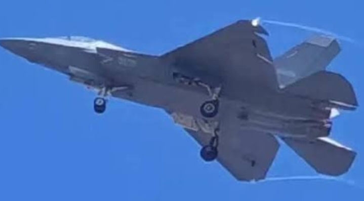 China Resmi Masukkan J-35 ke Armada Laut J