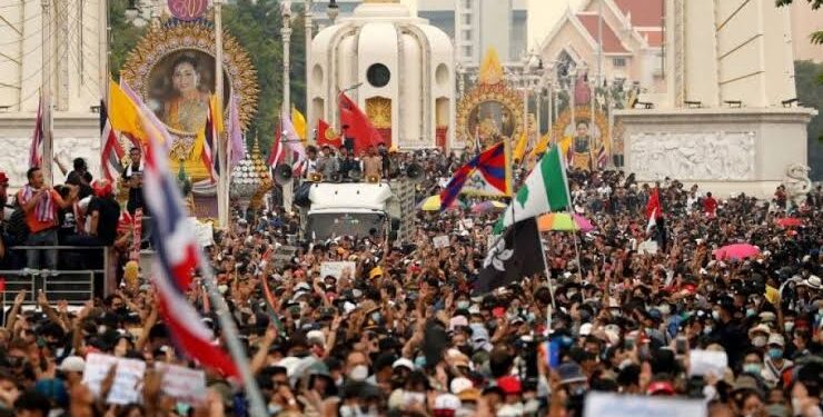 Sejarah Panjang Drama Thailand, Elit vs Rakyat