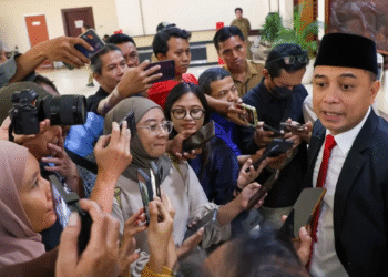 Wali Kota Surabaya Tunggu Juknis Pendidikan Gratis