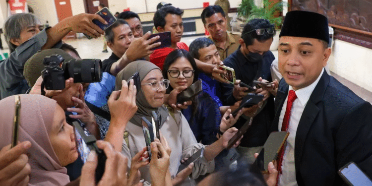 Wali Kota Surabaya Tunggu Juknis Pendidikan Gratis