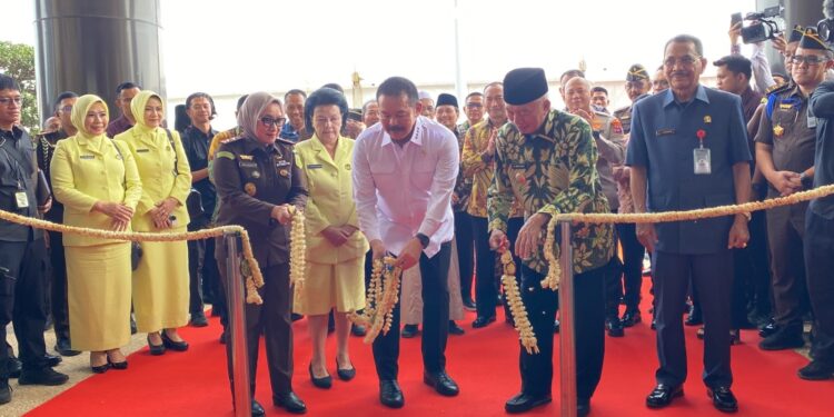 ST Burhanuddin Resmikan Gedung Kejati Kalsel