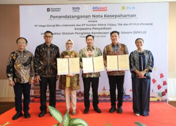 PLN, MEBI, Alfamart Bangun Ribuan SPKLU di Seluruh Indonesia