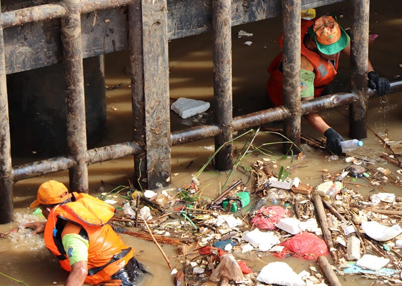 Penanganan Sampah Sungai Diperkuat Dinas LH DKI