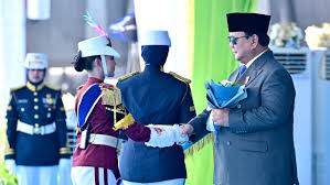 Prabowo Saksikan Defile Polri di Monas