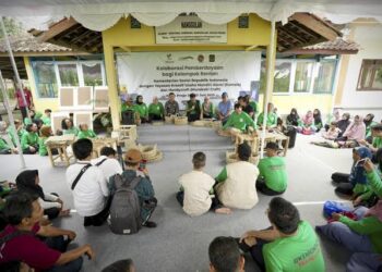 Kemensos Latih Warga Kelola Pelepah Pisang Jadi Rupiah