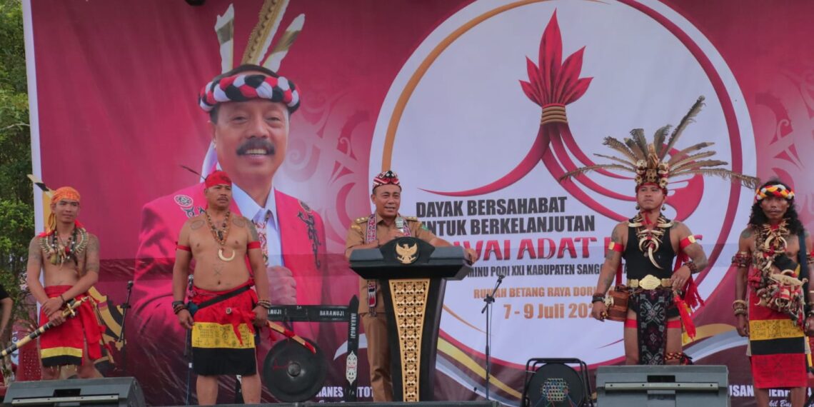 Krisantus Kurniawan Buka Gawai Dayak di Sanggau