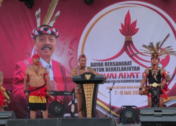 Krisantus Kurniawan Buka Gawai Dayak di Sanggau