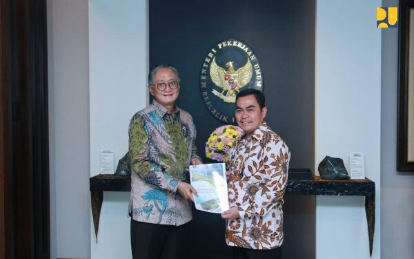 Menteri PU dan Bupati Tana Toraja Bahas Jalan Wisata