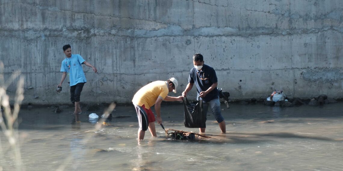 Hari Sungai Nasional, Warga Bersihkan Kali Code