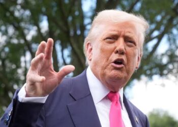 Trump Larang Zelensky Serang Moskow, Gedung Putih Bantah Pemberitaan FT