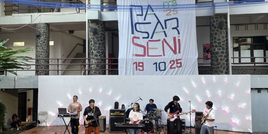 Saling Senggol ITB Jadi Pembuka Pasar Seni 2025
