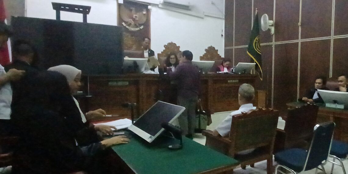 Sidang Fariz RM: Deolipa Yumara Kritis Tuntut 6 Tahun Penjara, Ajukan Permohonan Abolisi Kepada Presiden