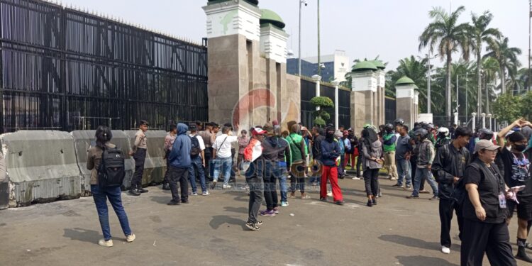 Senayan Memanas: Ribuan Polisi Disiagakan, Pengamanan Diperketat Jelang Demo Tunjangan DPR