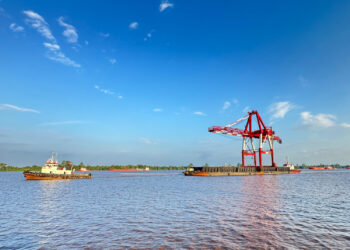 Dorong Efisiensi, Pelindo Tambah Derek Peti Kemas di Sampit