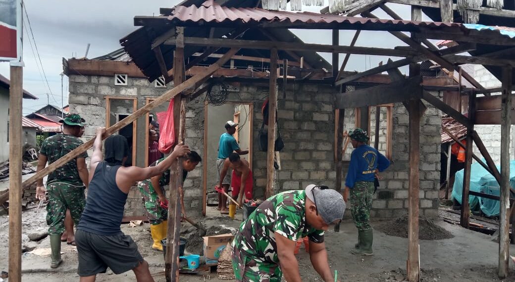 TMMD 125 Kodim 1506/Namlea Rehap Rumah Tidak Layak Huni Ibu Wahadu Letetuny Capai 45%