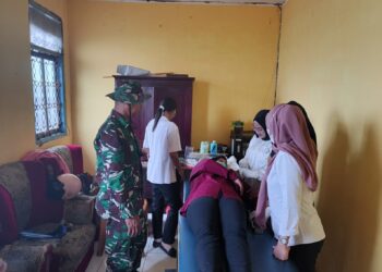 Tulus Ikhlas..!! Pemeriksaan Kesehatan, Pengobatan Massal oleh Satgas TMMD 125 Kodim 1506/Namlea