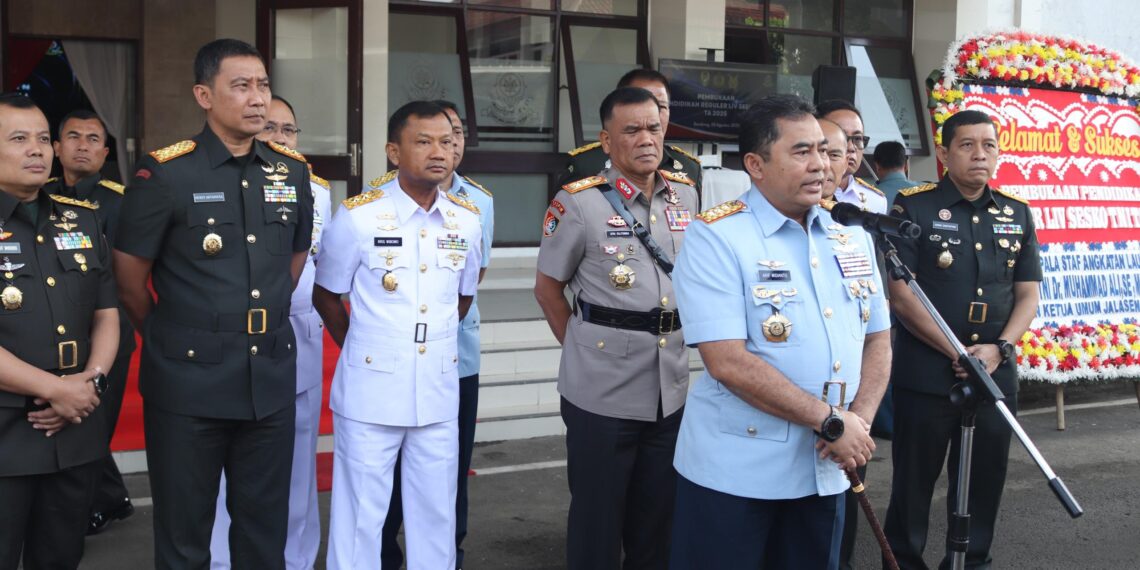 Komandan Seskoad Hadiri Pembukaan Pendidikan Reguler LIV Sesko TNI TA.2025*