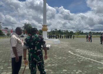 Motivasi Serta Tingkatkan Semangat Berlatih, Dandim 1710/Mimika Tinjau Latihan Anggota Paskibraka Kab. Mimika Tahun 2025