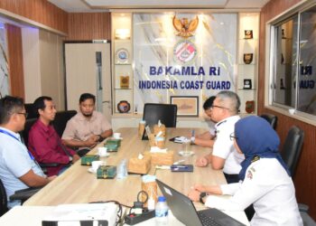 Bakamla RI – Korea Coast Guard Selamatkan 8 ABK WNI dari Dugaan TPPO di Korsel