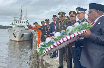 Dandim 1710/Mimika Ikuti Upacara Tabur Bunga di Pelabuhan Poumako Dalam Rangka Memperingati HUT Ke-80 Kemerdekaan RI